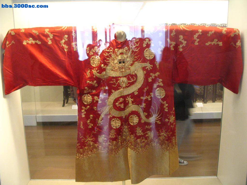 刺绣龙袍.JPG